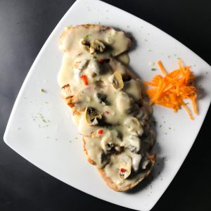 Suprema de Pollo con Champiñones